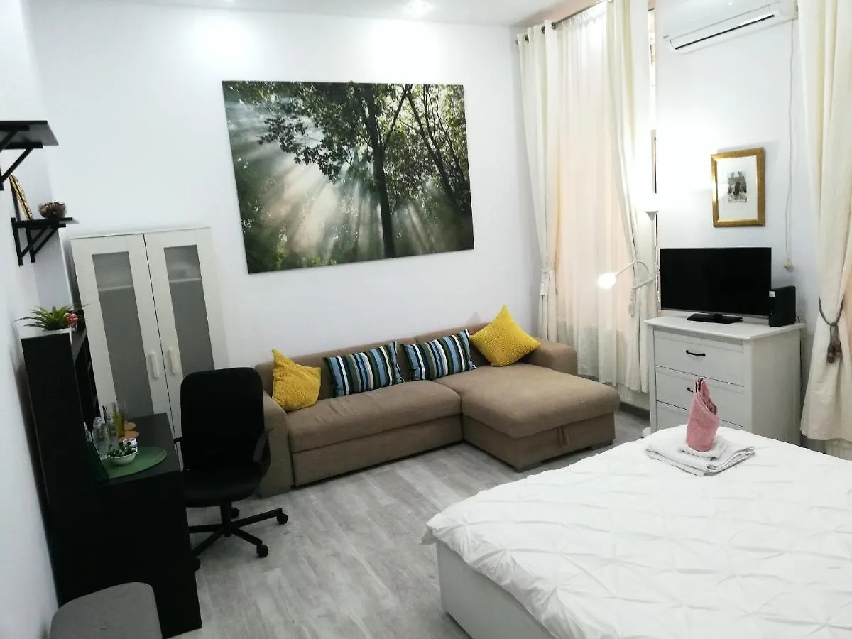 Ultracentral Studio For 4 Bükreş 0*,  Romanya