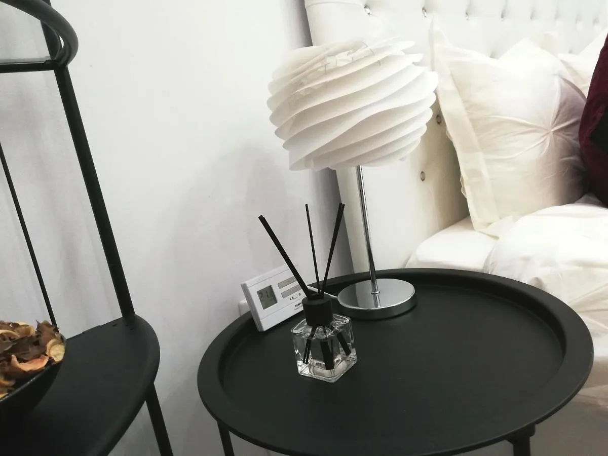 Ultracentral Studio For 4 Bucharest 0*,